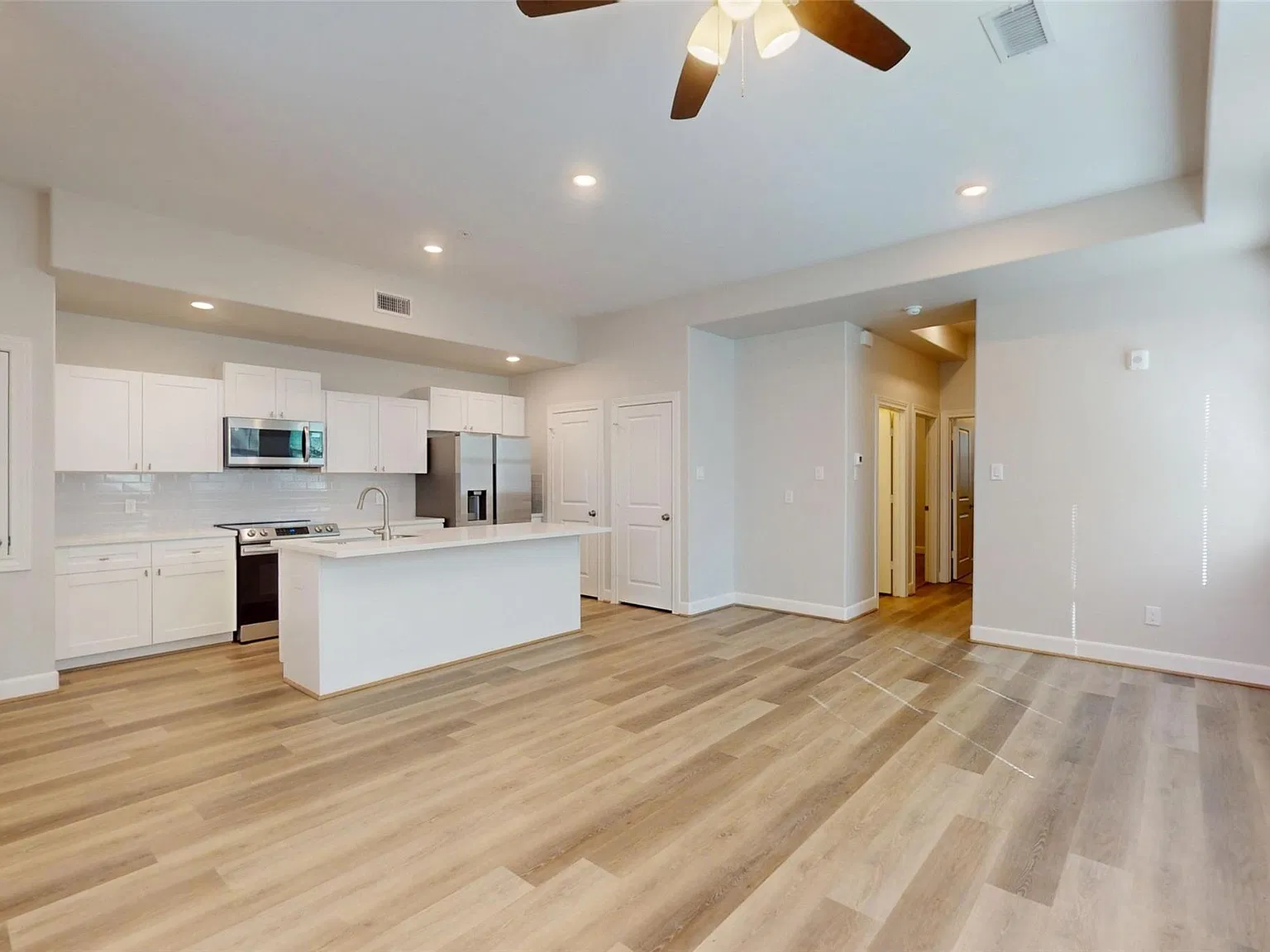 2 bed, 2.0 bath, 1193 sqft, $1,950 — Photo 4
