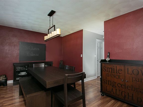 3rd image of 15585 Bombay Blvd