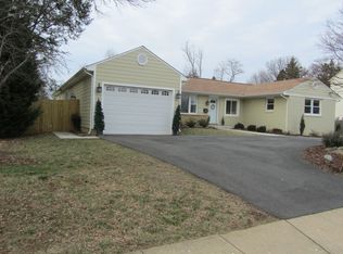 3456 Washington Dr, Falls Church, VA 22041