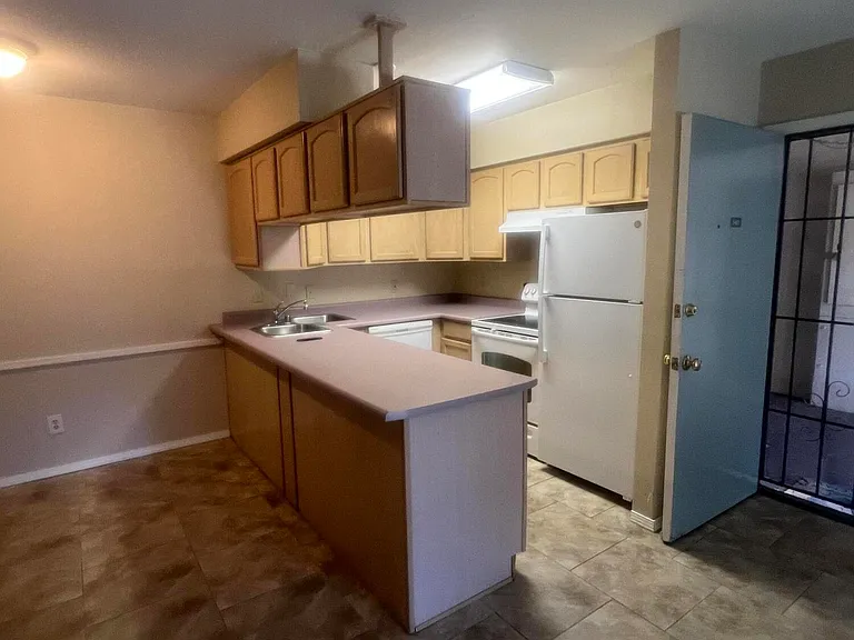 1601 Pennsylvania St NE #I-3 — Photo 4