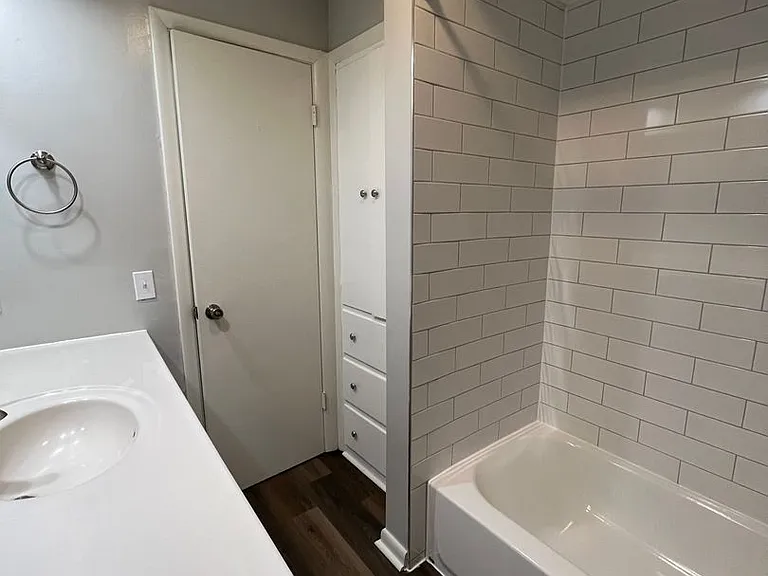 1387 E Gates St — Photo 12
