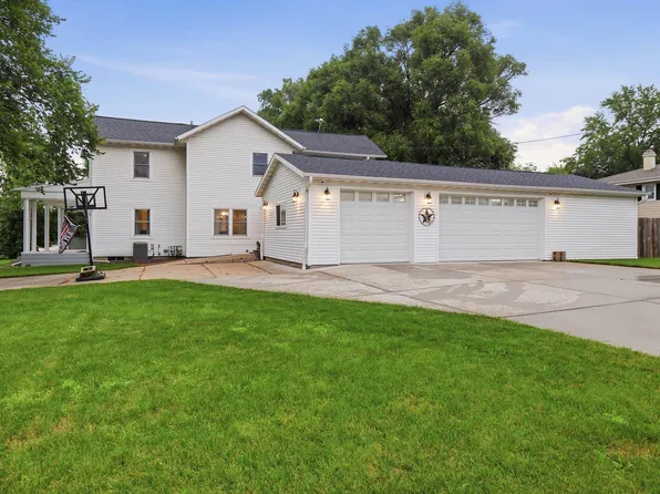 163 Valley Dr, Janesville, WI 53546