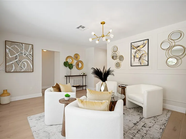 4220 SW 14th St — Photo 3