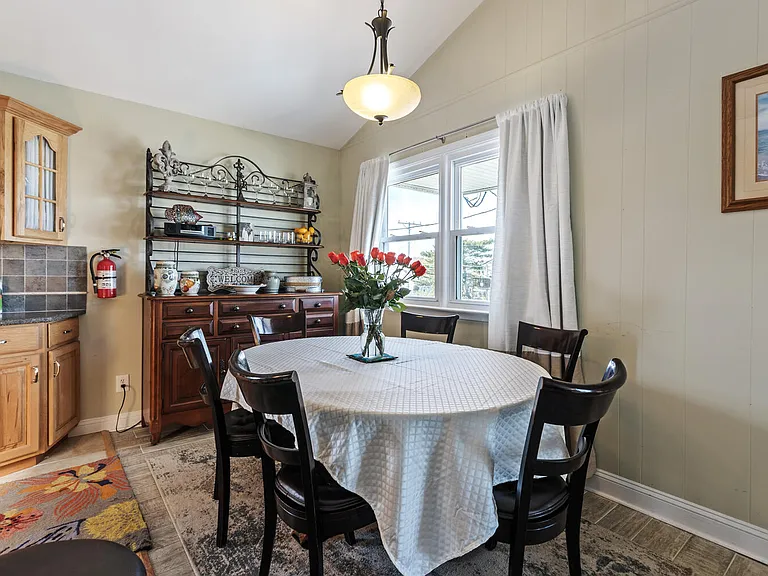 606 W Beach Ave — Photo 49