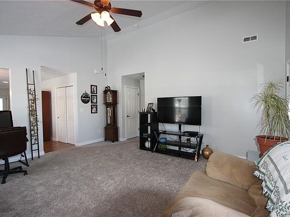 3rd image of 1001 W 6th St