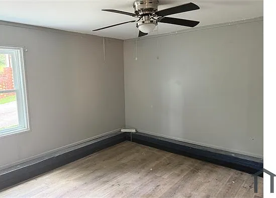 3 bed, 2500 sqft, $1,900 — Photo 3
