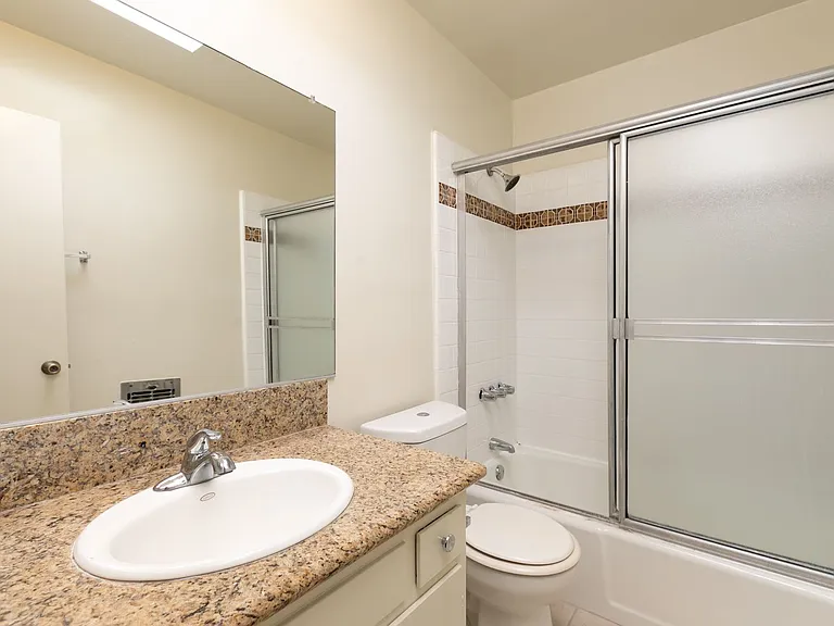 1030 N Harper Ave — Photo 18
