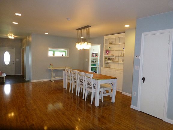 5th image of 906 E Seattle Ave