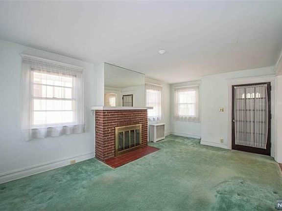 2nd image of 34 Evelyn Pl