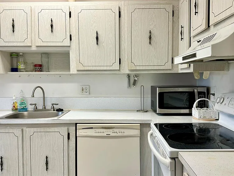 1551 NW 20th Ave #102 — Photo 4
