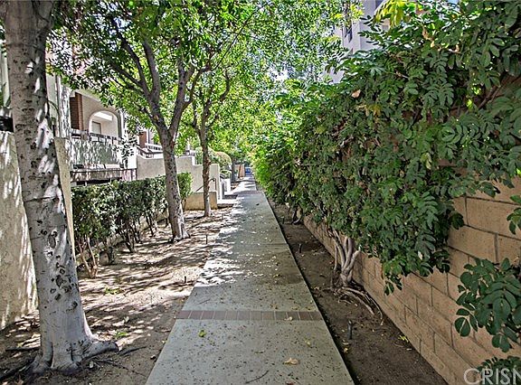2nd image of 21620 Burbank Blvd Unit 22