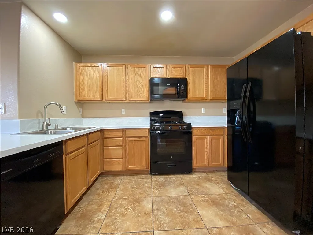 3 bed, 2.5 bath, 1421 sqft, $1,850 — Photo 2
