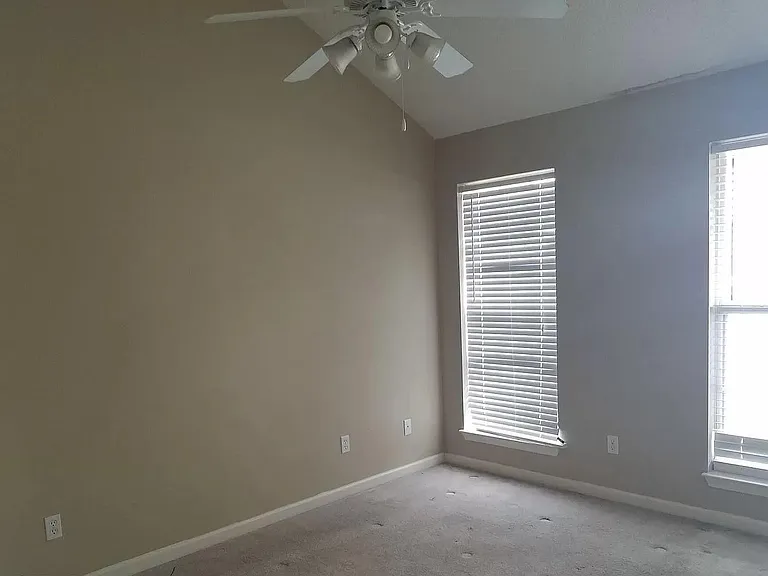 9835 Maggie Woods Ln — Photo 6