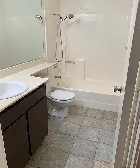 467 Whitney Ave — Photo 6
