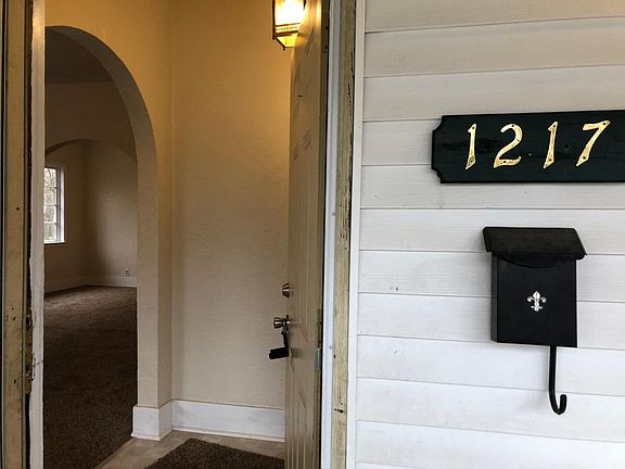 2nd image of 1217 Poplar St