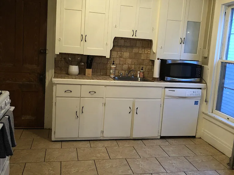 737 Elmwood Ave #UPPER REAR — Photo 3