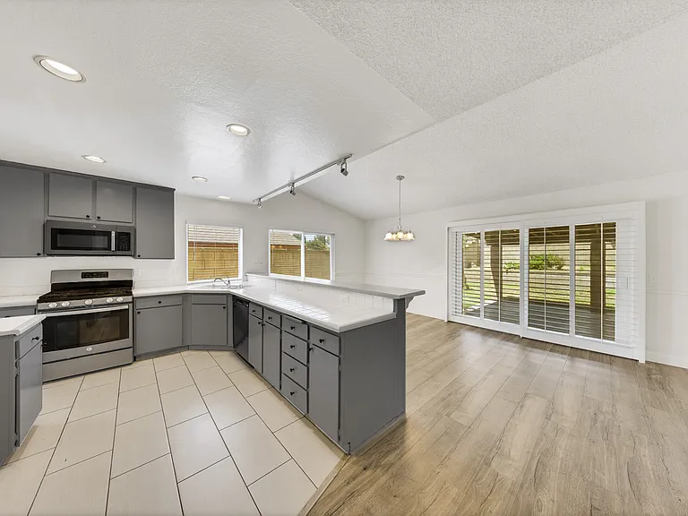 7750 Perlite Ave — Photo 15