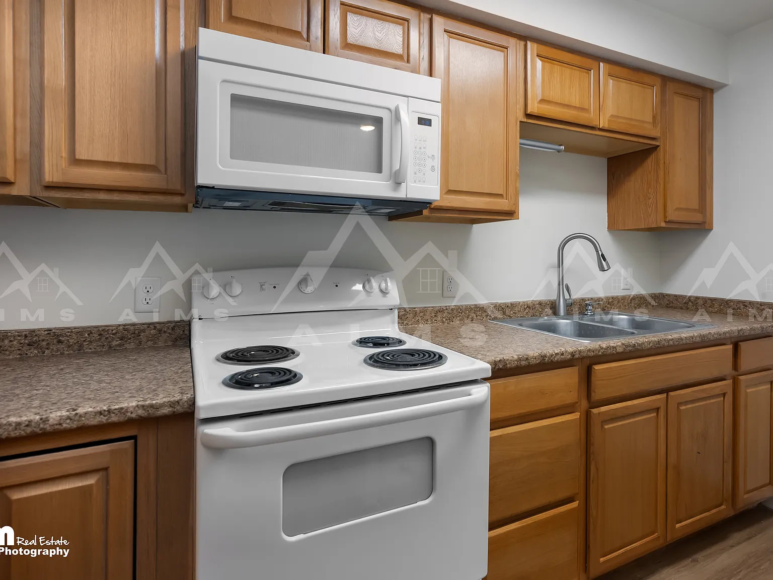 2 bed, 700 sqft, $1,300 — Photo 4