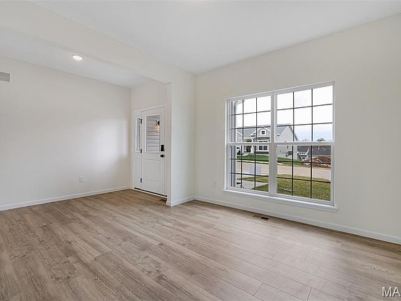 4th image of 1412 Bloomfield Dr
