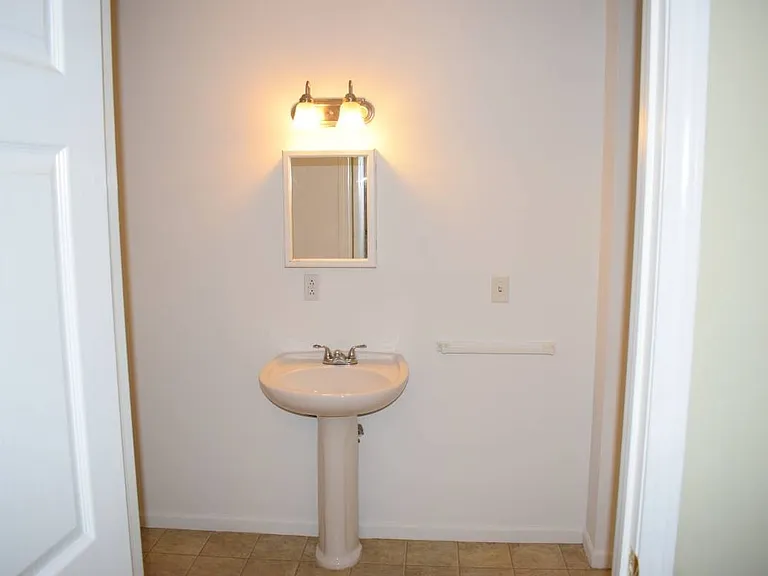 Clover Crossings Apartments — Photo 9