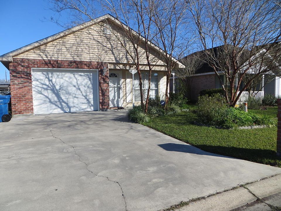 1st image of 206 Woodoak Cir