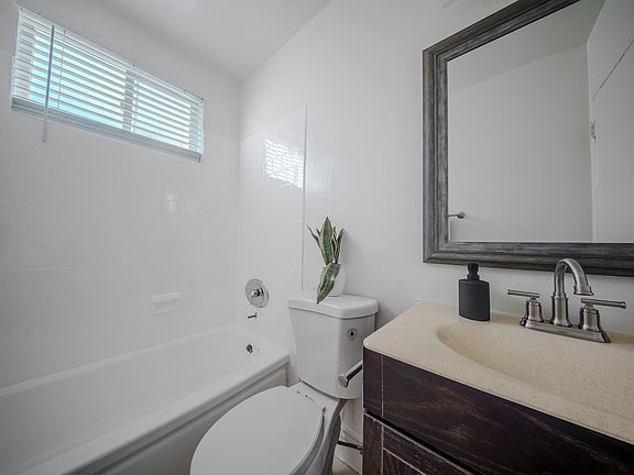 5th image of 673 Ohio Ave APT 2