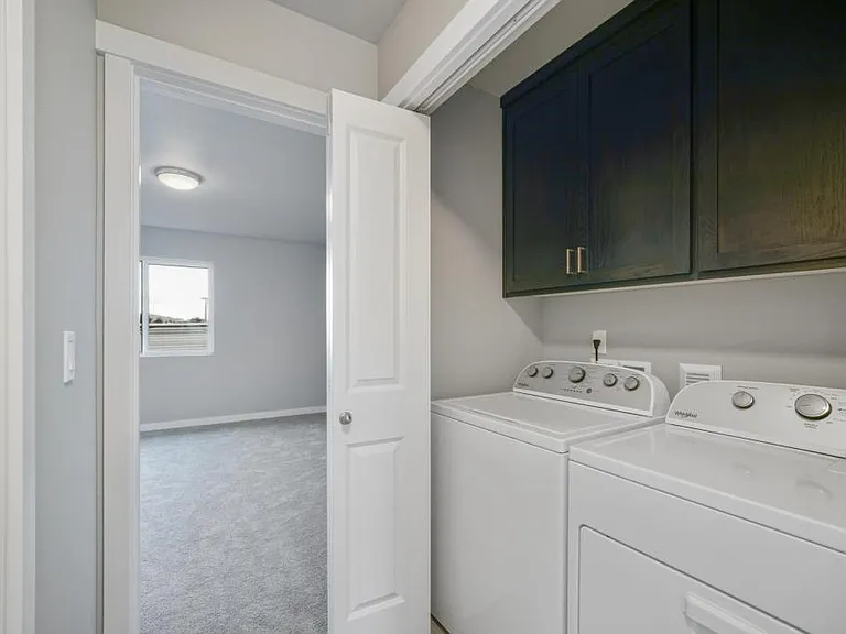 352 NE Evergreen Ct #5 — Photo 4