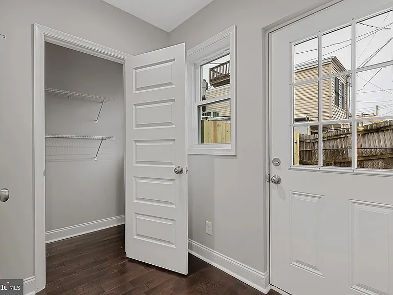 42 E Heath St — Photo 15