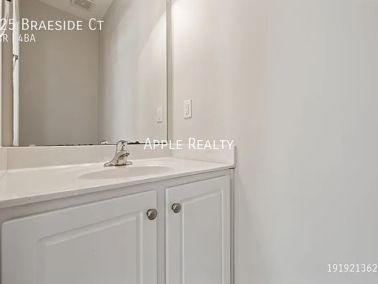 125 Braeside Ct — Photo 11