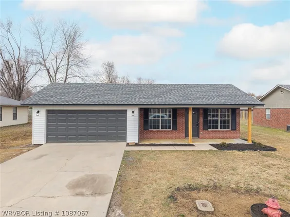 121 Saskatchewan Rd, Roland, OK 74954