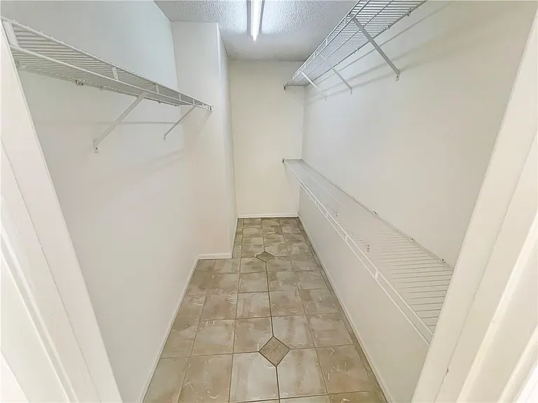 140 Calborne Ct — Photo 23