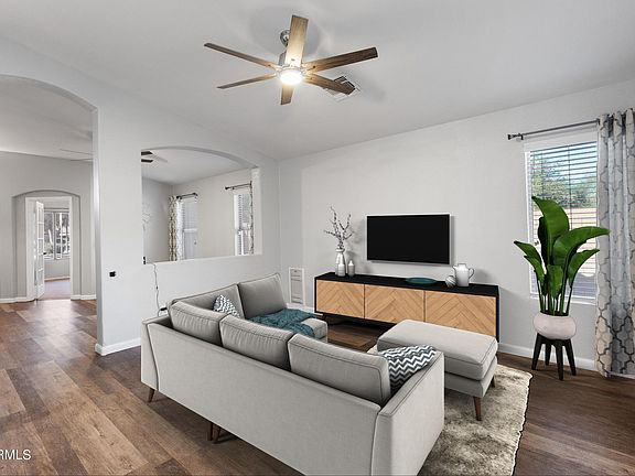 3rd image of 1071 N San Benito Dr