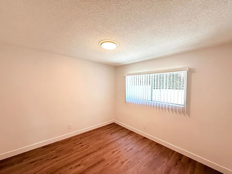 853 W Beach Avenue — Photo 15