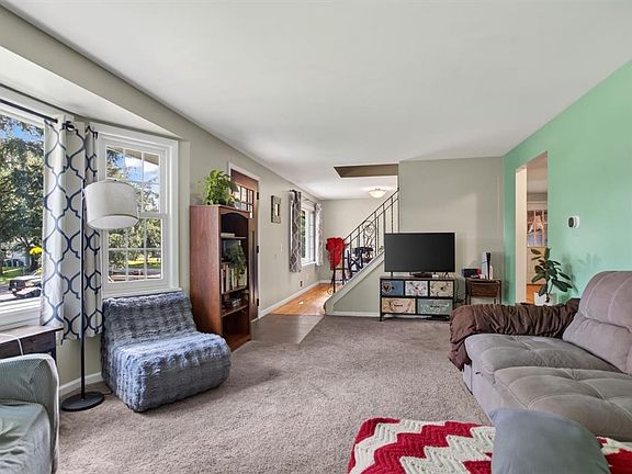 4th image of 4 Briarwood Ln