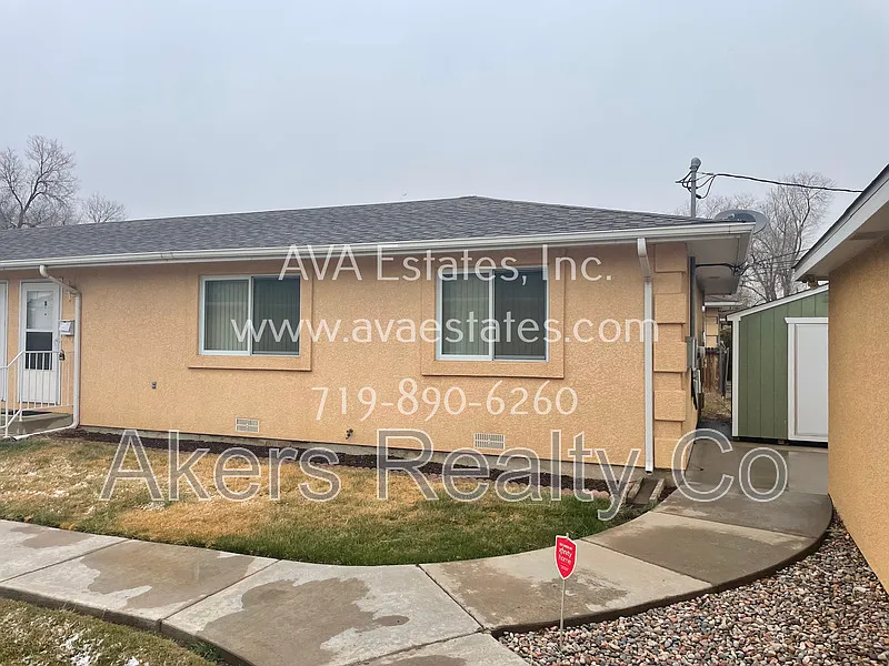 Building Photo - 2726 Poplar St #B