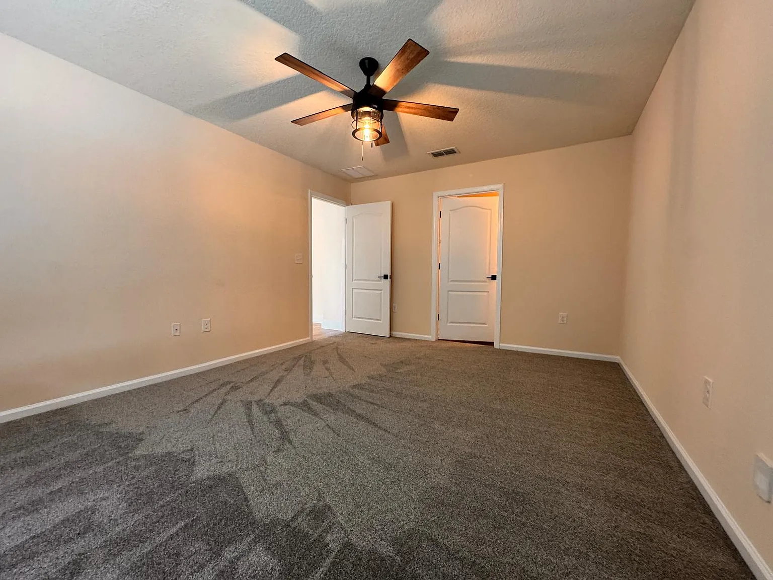 4 bed, 1862 sqft, $2,150 — Photo 3