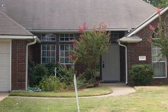 2nd image of 4324 Brompton Ln