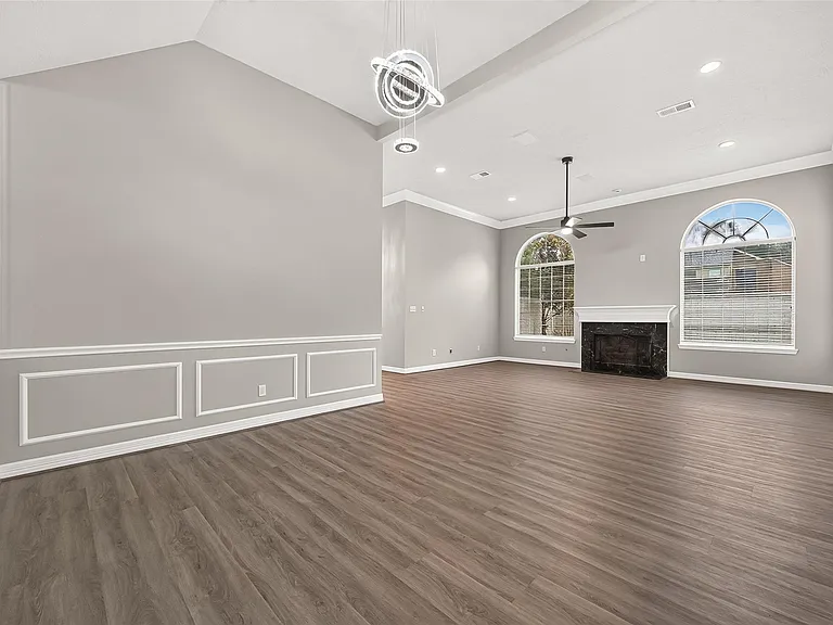 14303 Reissen Ln — Photo 12
