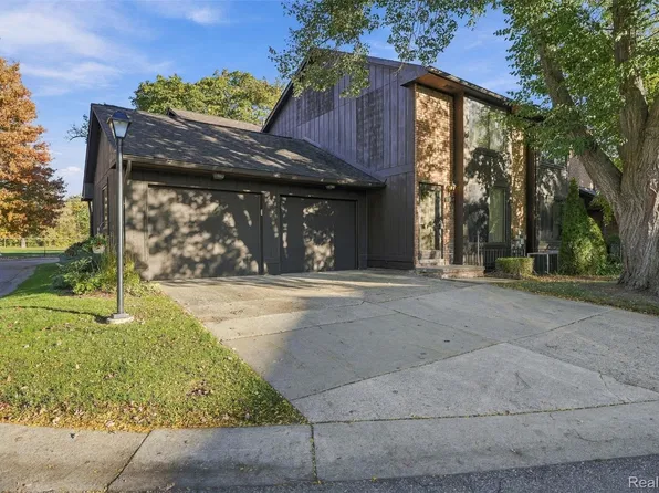 37160 Clubhouse Dr #23, Sterling Heights, MI 48312