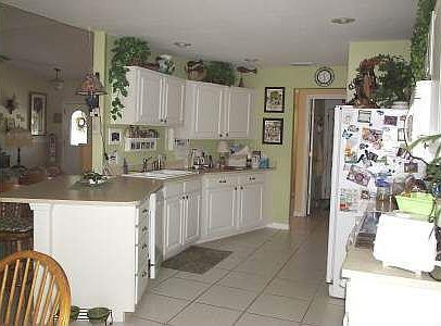 5th image of 18 Meadowlake Cir N