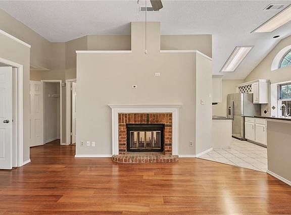 5th image of 933 Plantation Dr