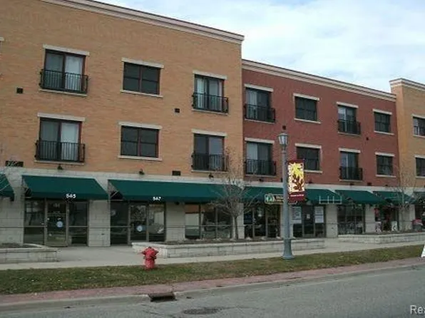 579 N Pontiac Trl, Walled Lake, MI 48390