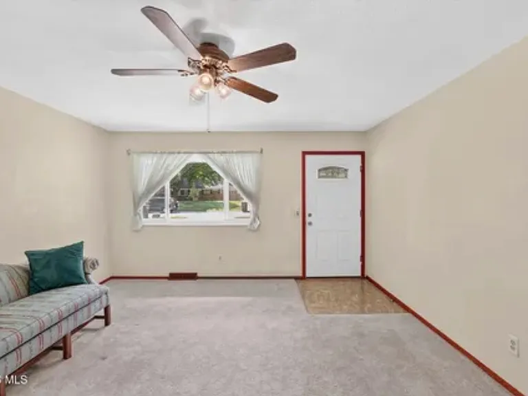 5920 Malden Ave — Photo 3