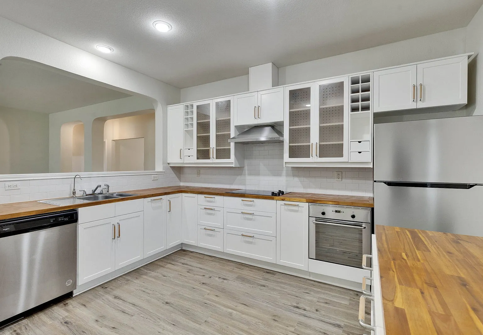 3 bed, 2.0 bath, 1359 sqft, $1,700 — Photo 3