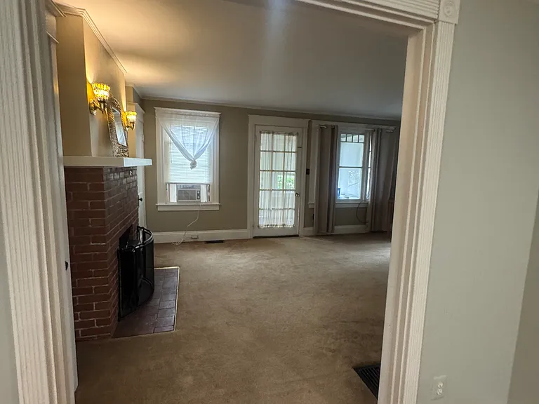 105 E Linden St — Photo 15