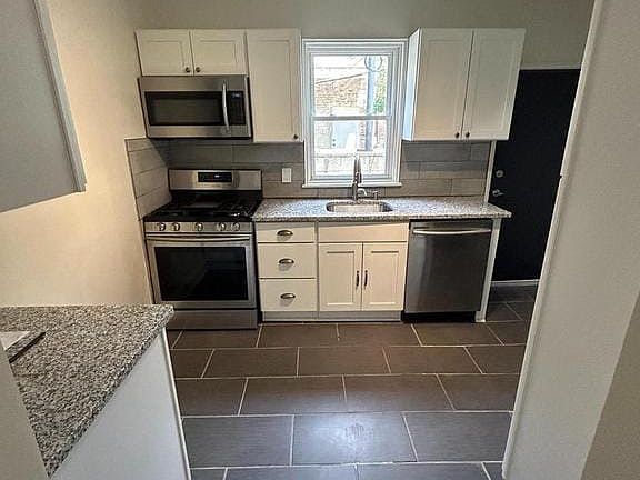 4th image of 2637 Latona St