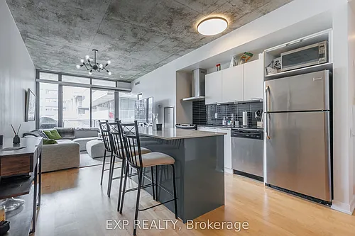 650 King St W Photo 1