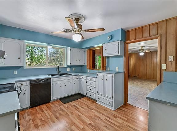 5th image of 2428 Oakridge St