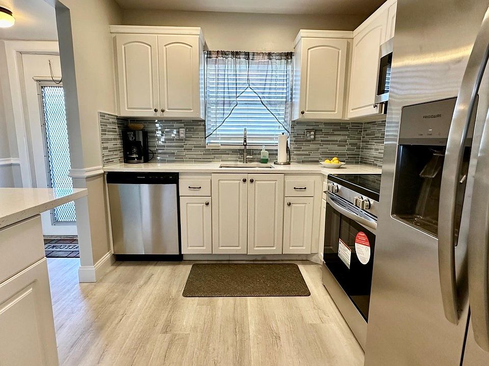 1st image of 9801 Sunrise Lakes Boulevard #304