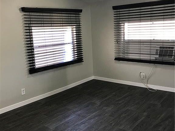 5th image of 4123 Woodside Ave
